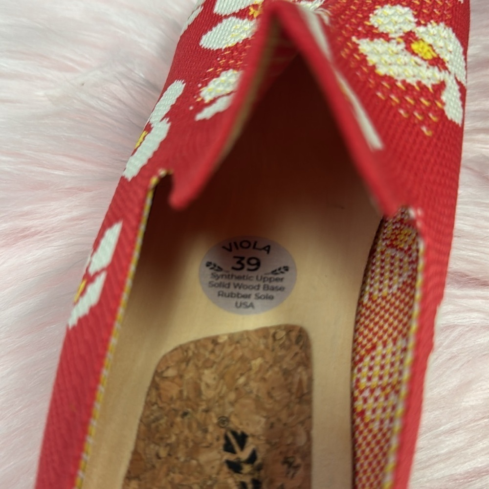 Stylish Floral Red Platform clogs - Picture 5 of 7